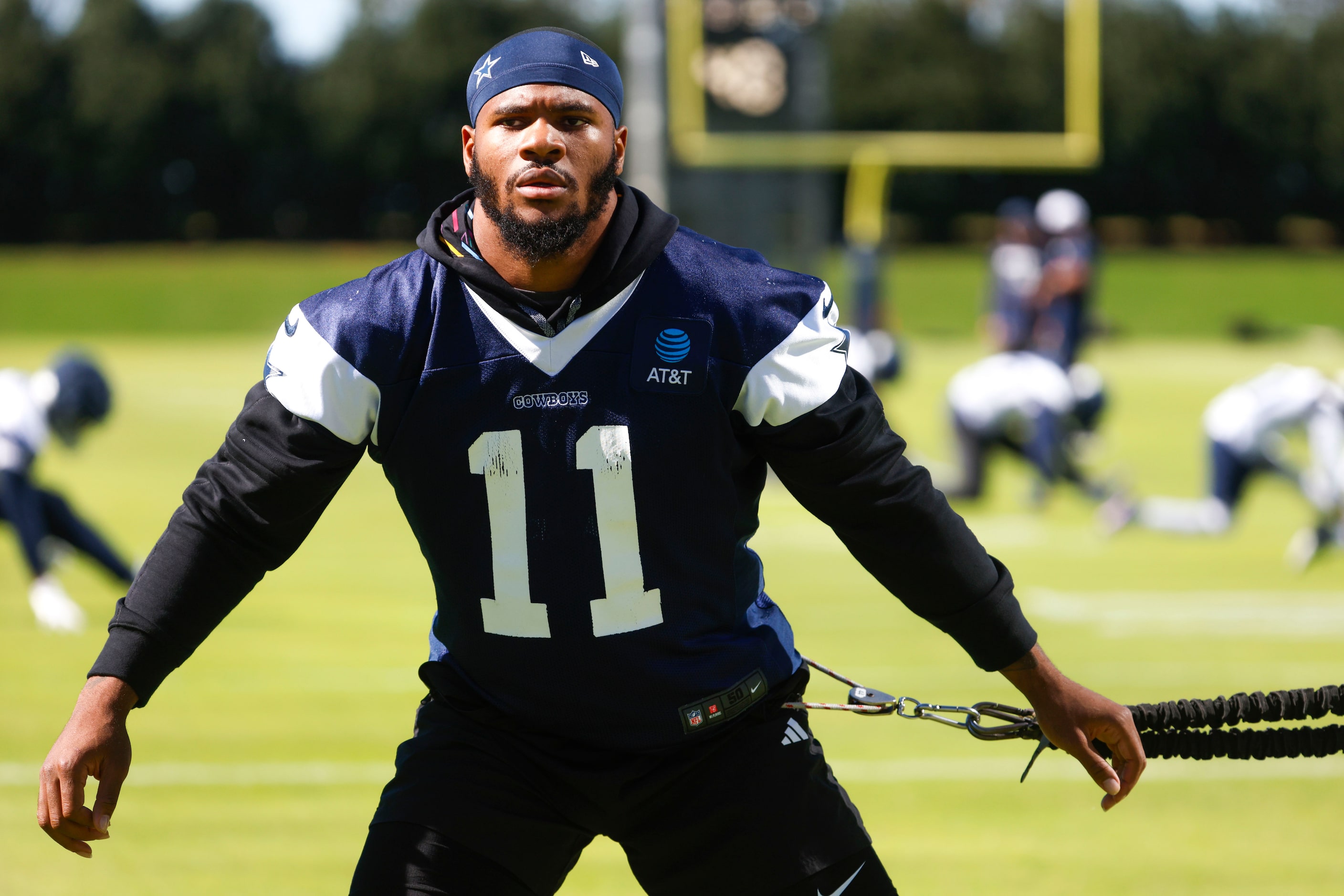 Dallas Cowboys linebacker Micah Parsons warms up during a team practice on Wednesday, Nov....