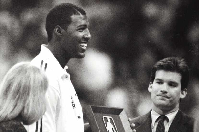 Dallas Mavericks Roy Tarpley gets the NBA Sixth Man award on May 19, 1988. (Milton...
