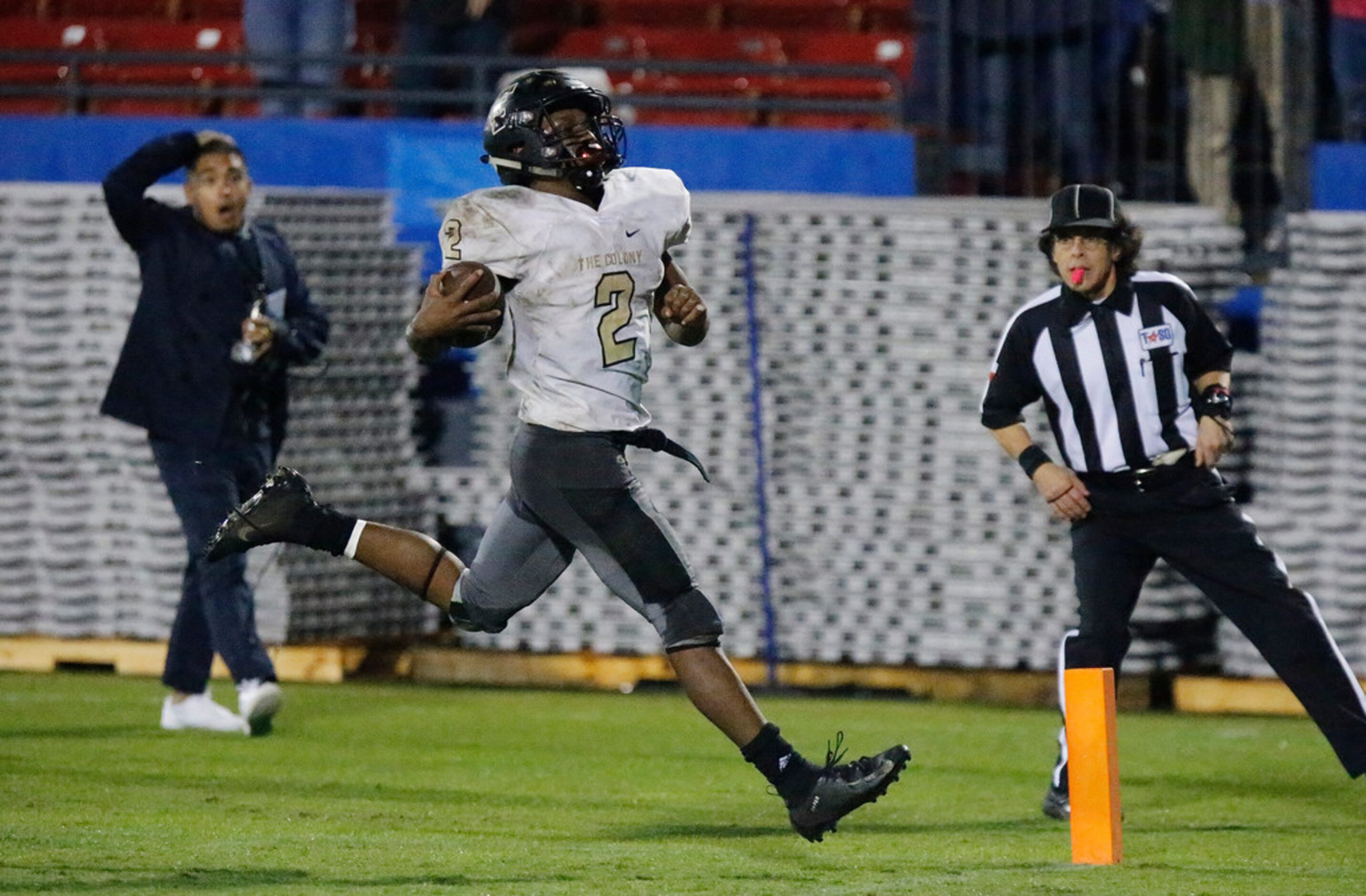 The Colony High School running back Myles Price (2) takes a lateral into the end zone for a...