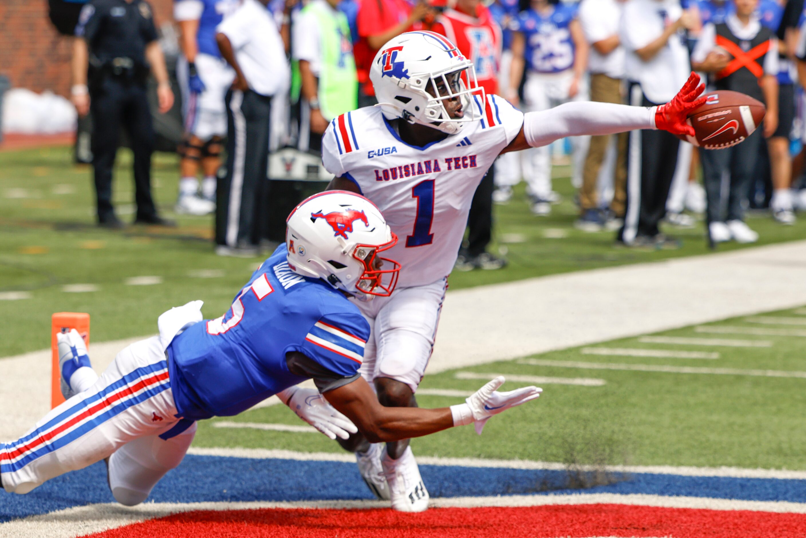 Southern Methodist wide receiver Moochie Dixon reaches for a touchdown pass as Louisiana...