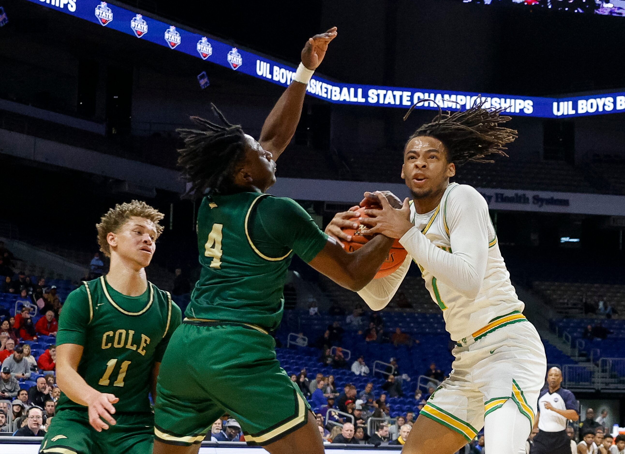 Madison guard Pierre Hunter (1) tries to steal the ball from San Antonio Cole forward Dre...