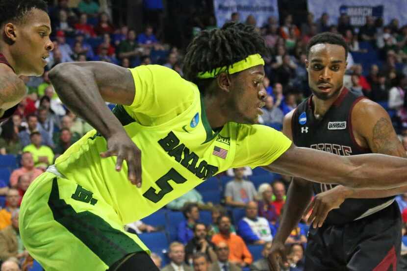 Baylor Bears forward Johnathan Motley (5) grabs a loose ball in the second half during the...
