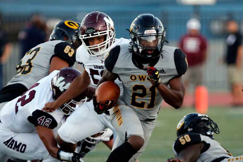 Garland RB Jayshon Powers (21) picks up yards through the Wylie high defense during the...
