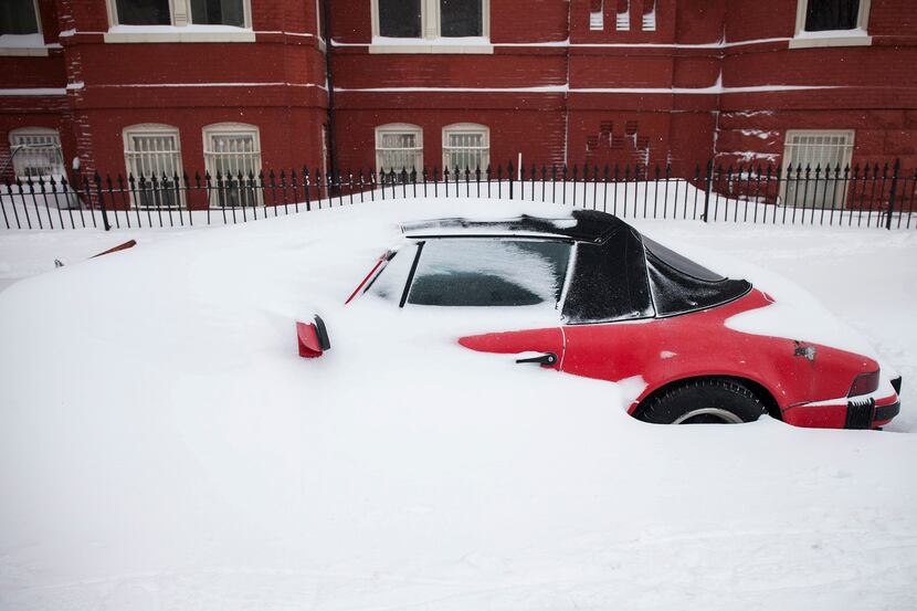  Snow covers a car in Washington, Jan. 23, 2016. (Zach Gibson/The New York Times)