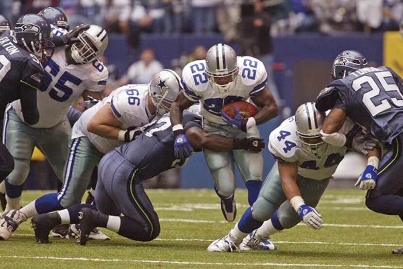 October 27, 2002-- Dallas Â Cowboys running back Emmitt Smith (22) bursts through a hole...