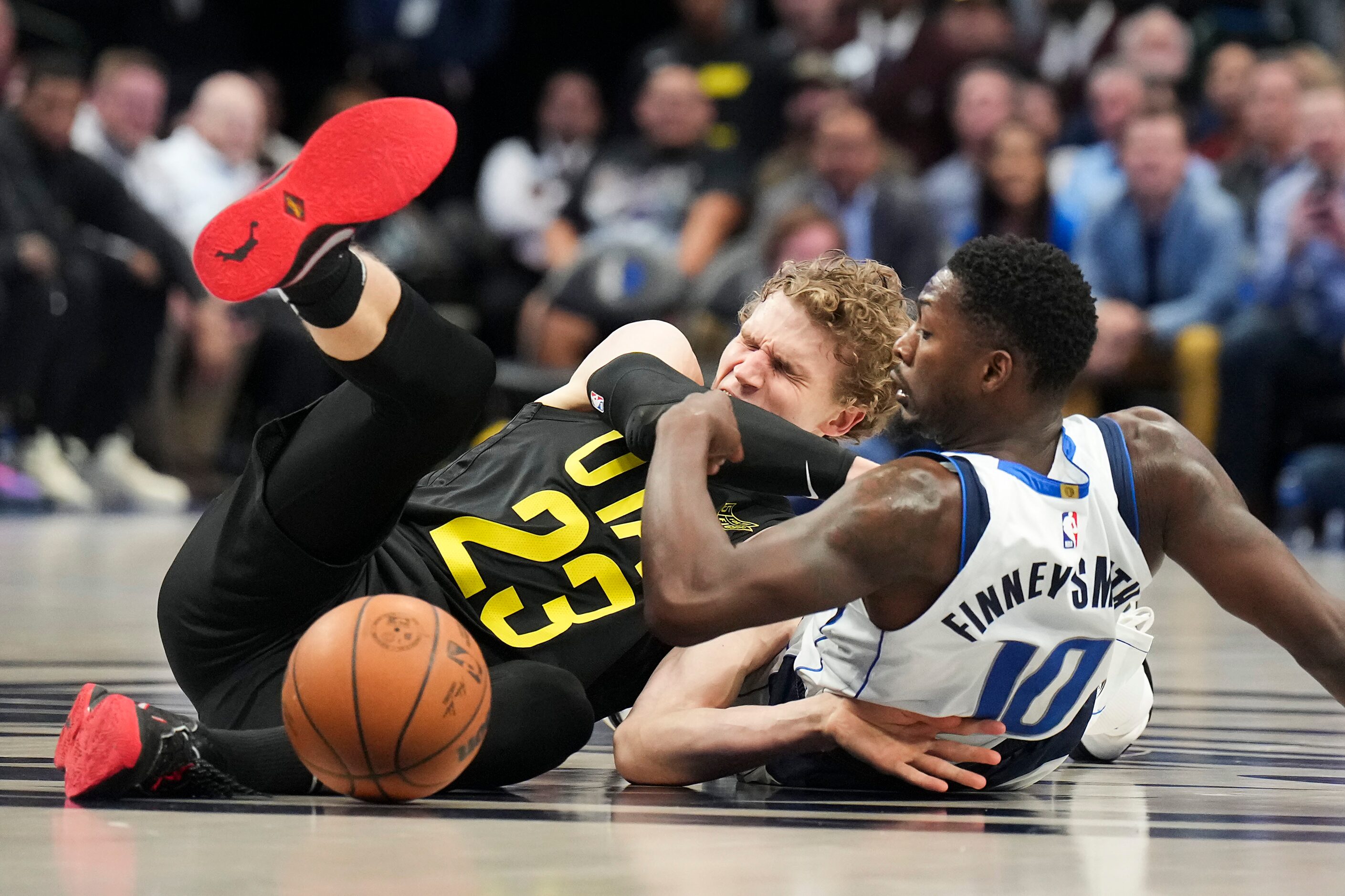 Dallas Mavericks forward Dorian Finney-Smith (10) fights for a loose ball against Utah Jazz...