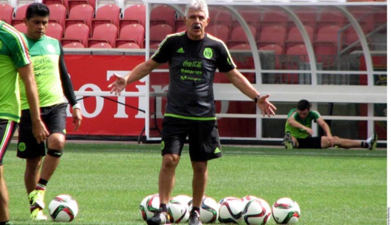 El brasileño Ricardo Ferretti dirige de forma interina a la selección mexicana.(AGENCIA...