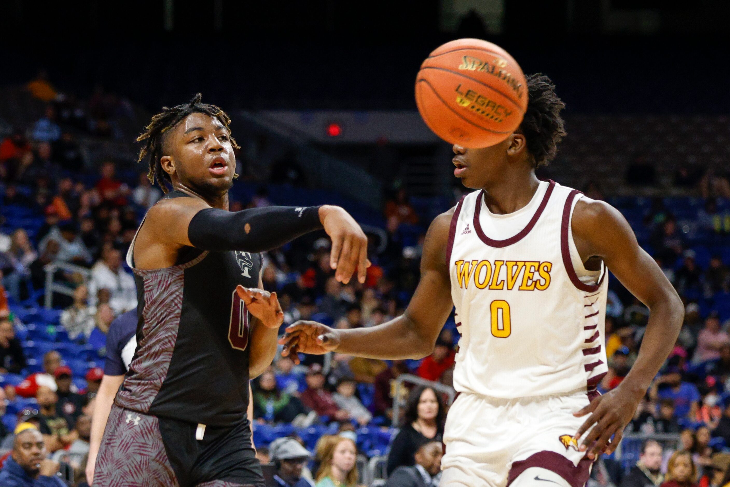 Mansfield Timberview guard Braylon Crosby (0) passes the ball ahead of Beaumont United...