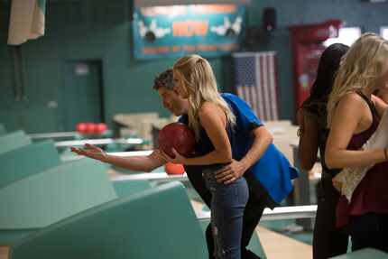 Lauren and Arie go bowling as part of a group date and competition. 