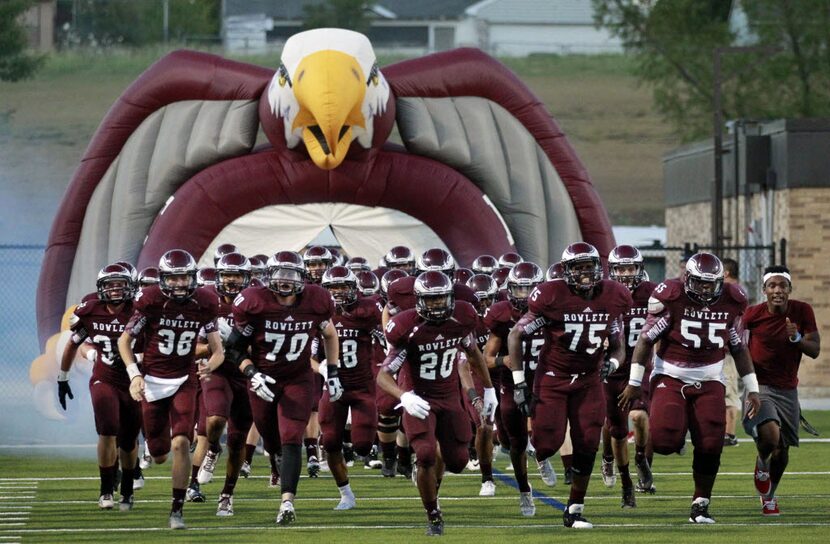 (TXHSFB) The Rowlett High Eagles take the field before the start of  the first half a ...