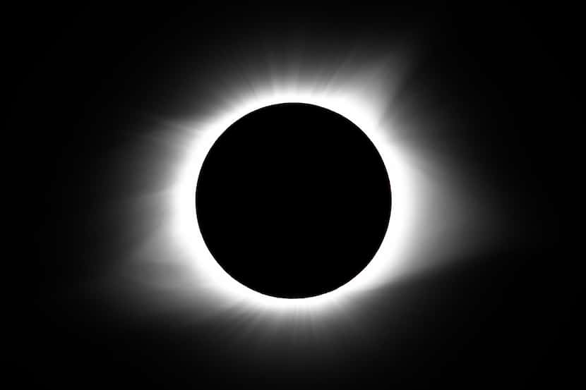 La luna cubbre el sol durante un eclipse solar total, 21 de agosto de 2017, en Cerulean,...