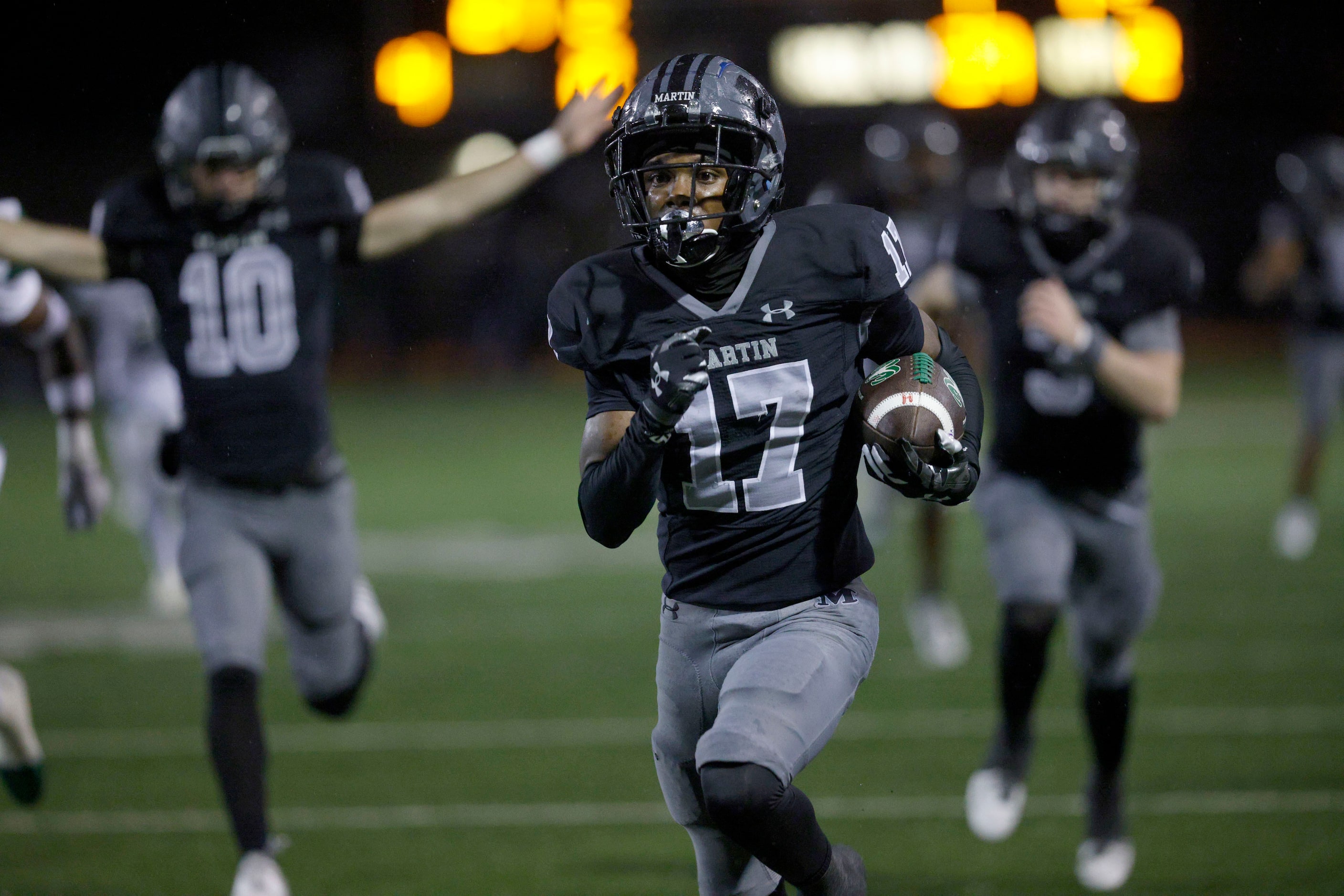 Martin's Zavien Abercrombie (17) runs into the end zone for a touchdown during the first...