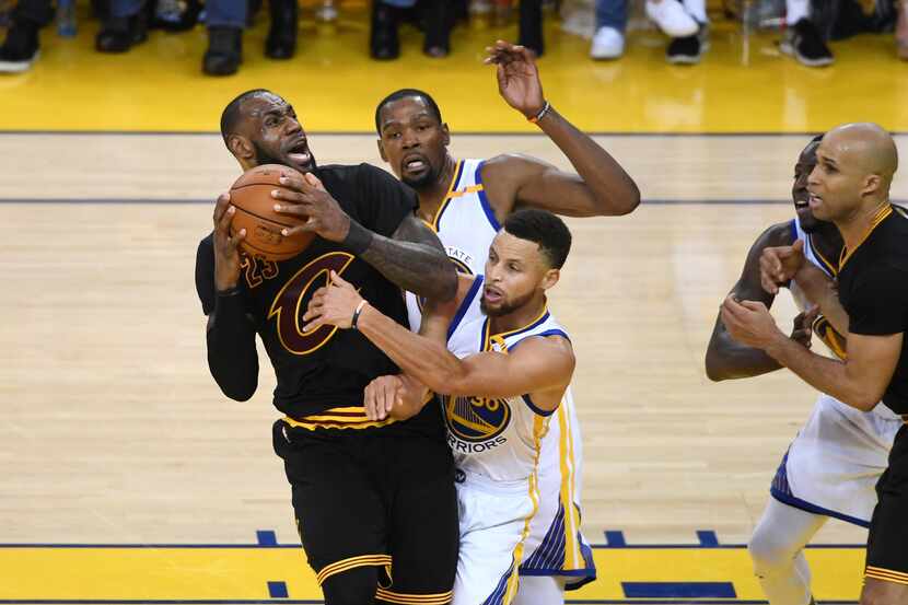 Cleveland y Golden State se enfrentan de nuevo en las NBA Finals.(Getty Images)
