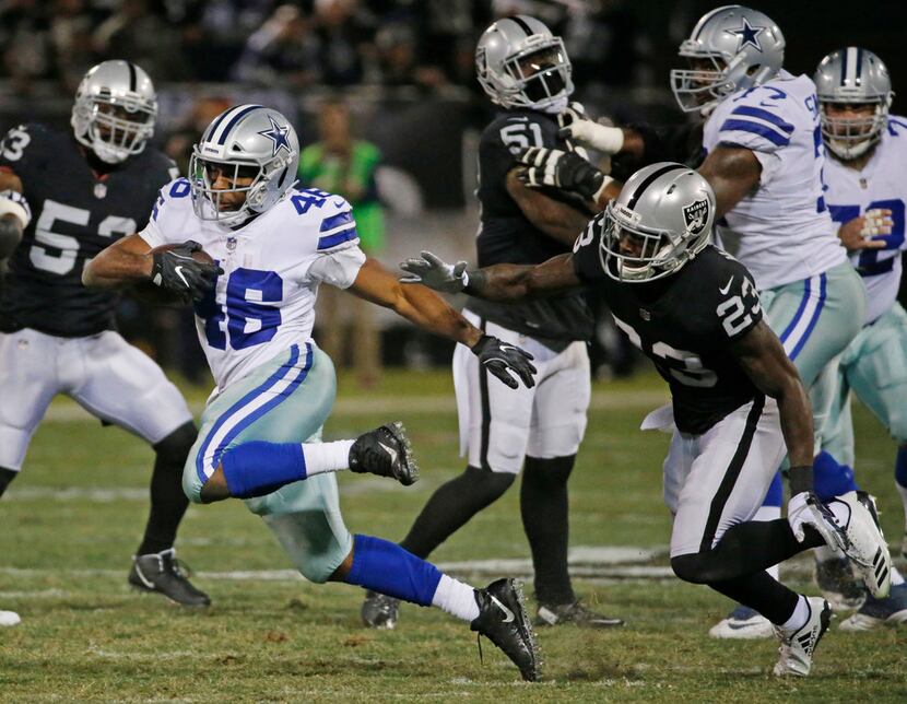 Dallas Cowboys running back Alfred Morris (46) runs for yardage in the first quarter during...