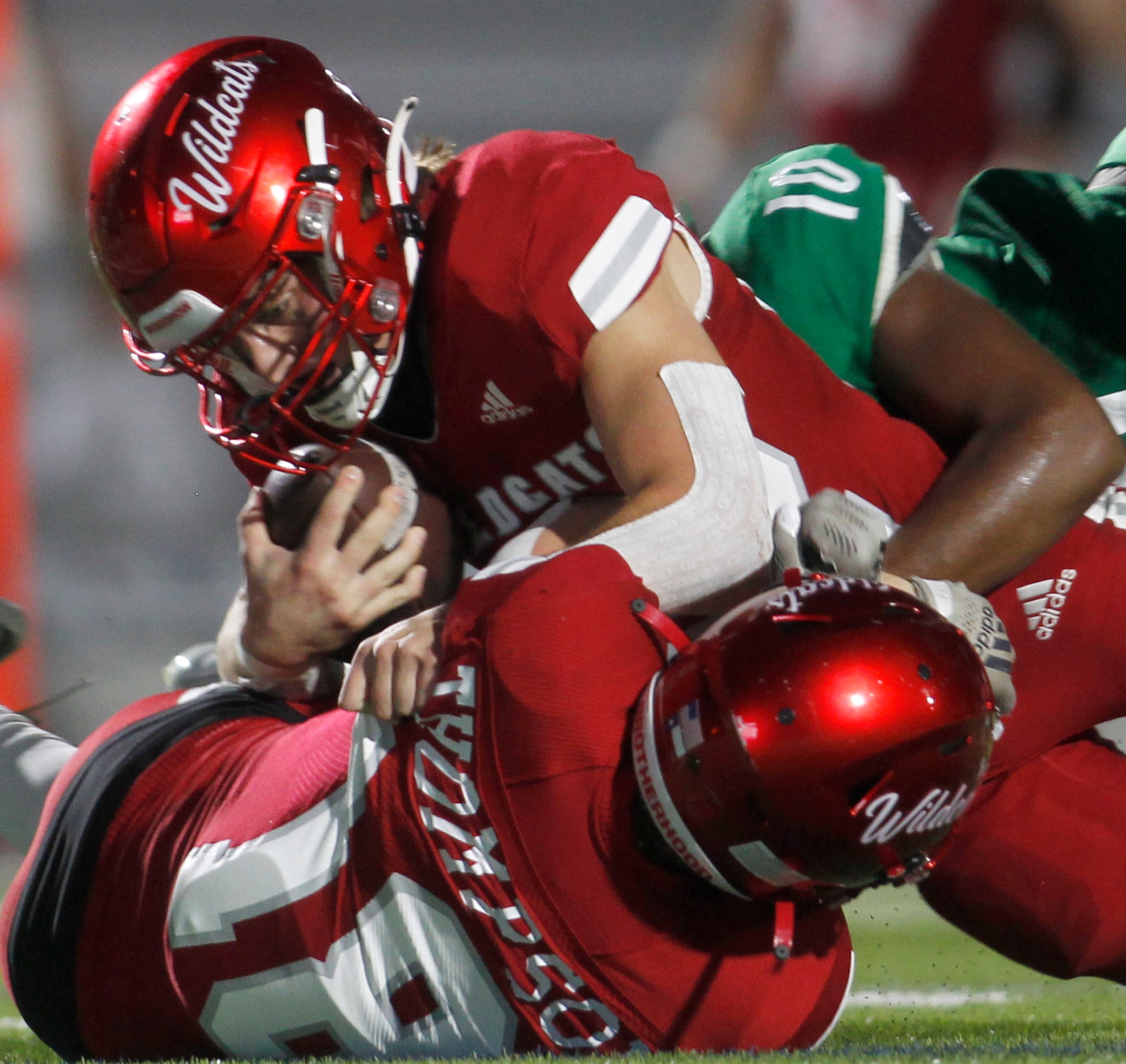 Dallas Woodrow Wilson running back Nathan Barrilleaux (22) lands on teammate Graydon...