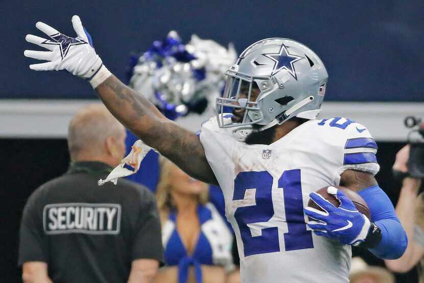 Dallas Cowboys running back Ezekiel Elliott (21) signals a first down after a critical catch...