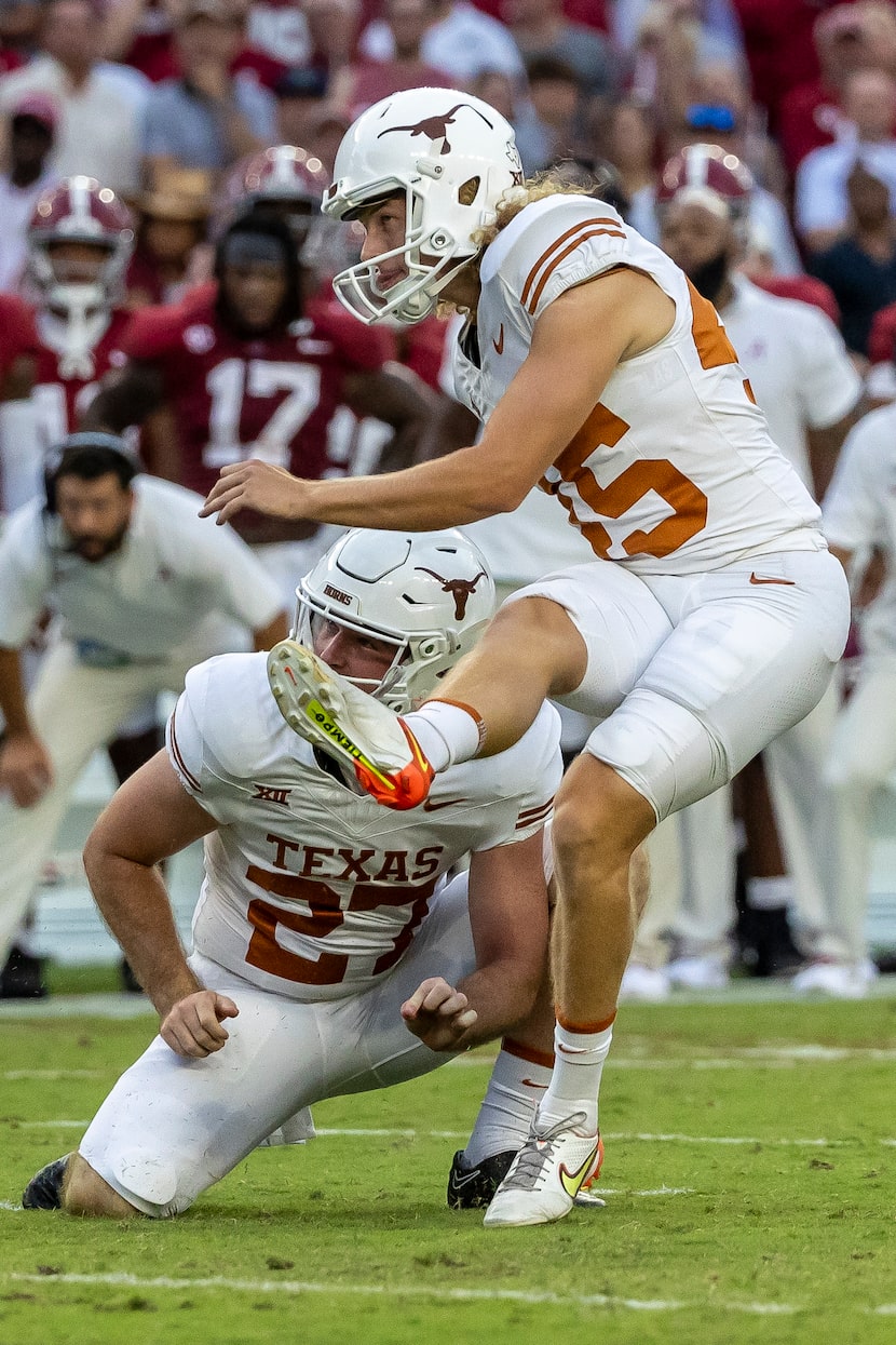 Texas kicker Bert Auburn (45) kicks a field goal against Alabama during the first half of an...