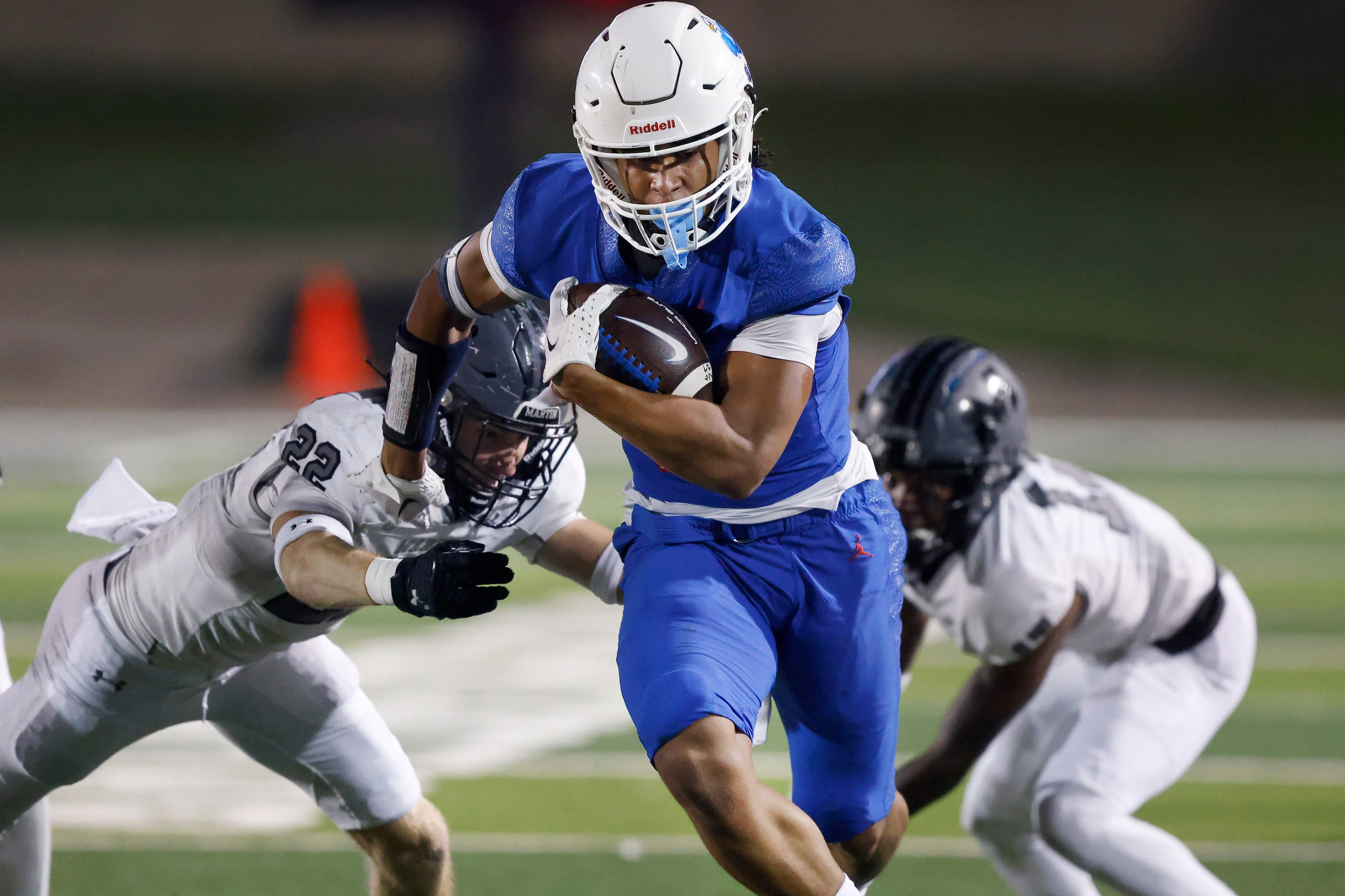 Allen wide receiver Quinton House-Hammonds (5) clears Arlington Martin defensive back Zavien...