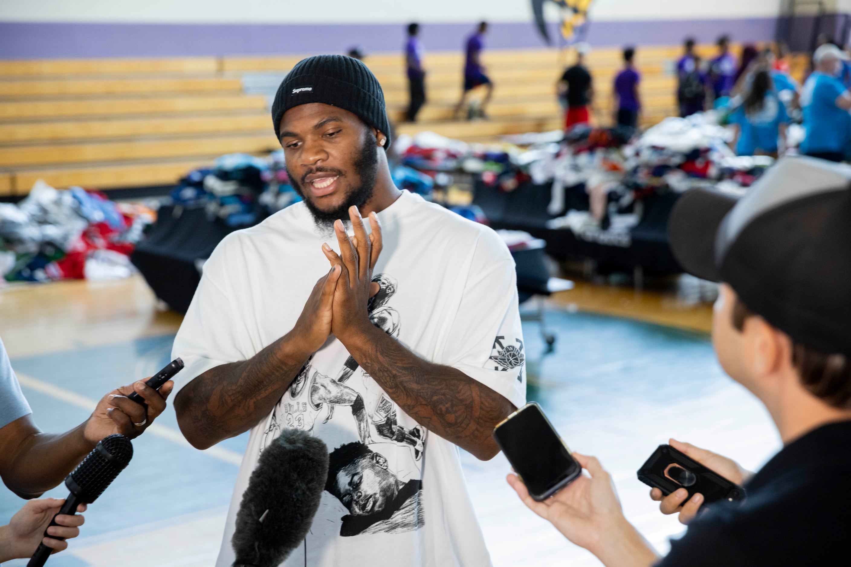 Giving back: See photos of Cowboys' Micah Parsons playing basketball,  giving away gear to fans at the Grand Prairie Boys & Girls Club