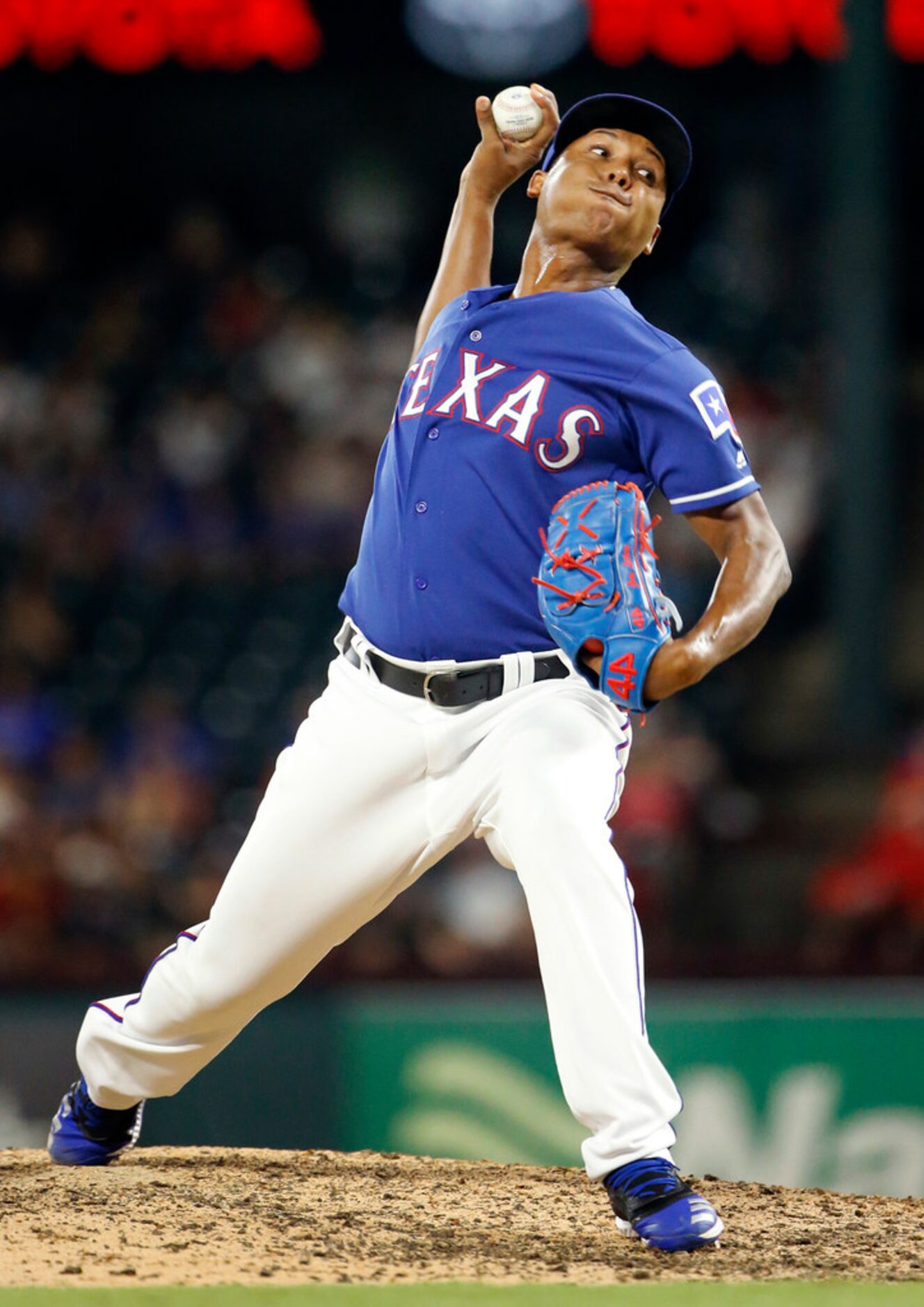 Texas Rangers relief pitcher Jose Leclerc (25) throws during the eighth inning against the...