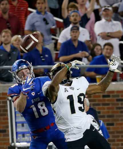 UCF corner Mike Hughes (19) breaks up a pass intended for SMU wide receiver Trey Quinn (18)...