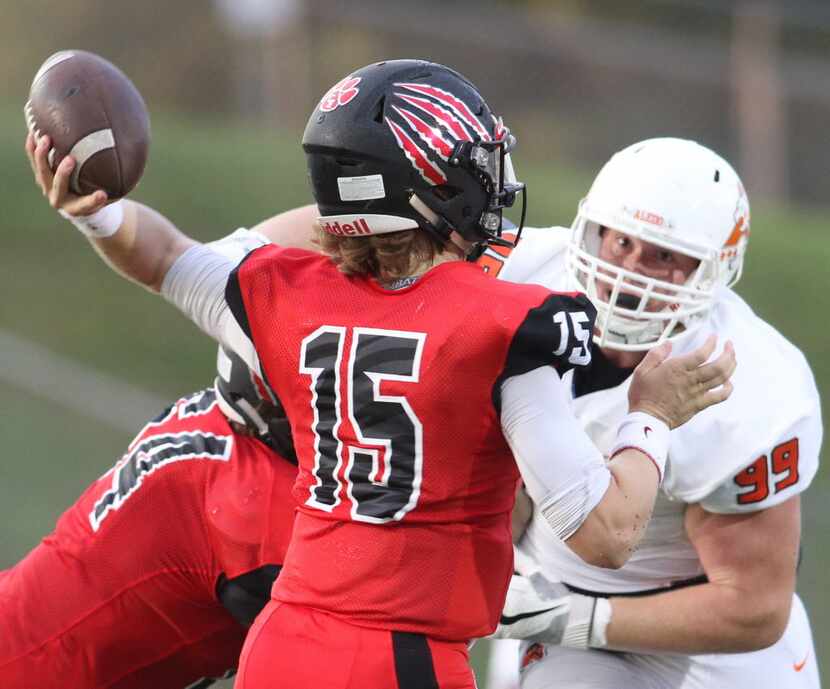 Colleyville Heritage quarterback Cam Roane (15) gets off a first quarter pass despite the...