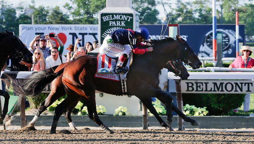 Tonalist (11) with Joel Rosario up edges out Commissioner with Javier Castellano up to win...