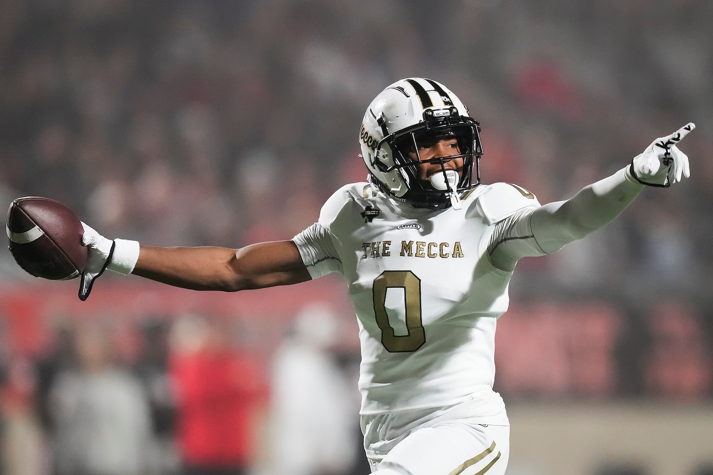 South Oak Cliff running back Jayvon Thomas (0) celebrates as he heads for the end zone on a...