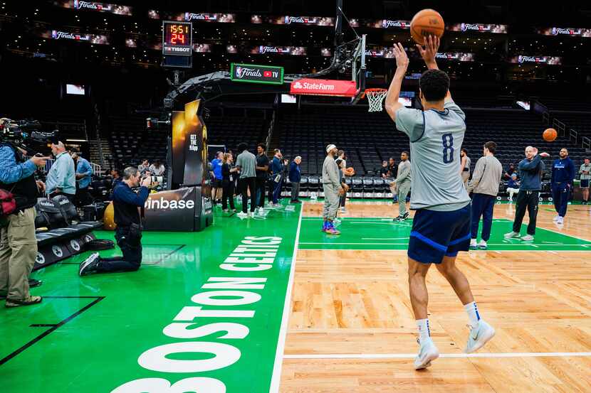 Dallas Mavericks guard Josh Green shoots from the 3-point line during a team practice in...