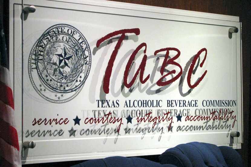 La Comisión de Bebidas Alcohólicas de Texas suspendió a cuatro bares del Norte de Texas por...