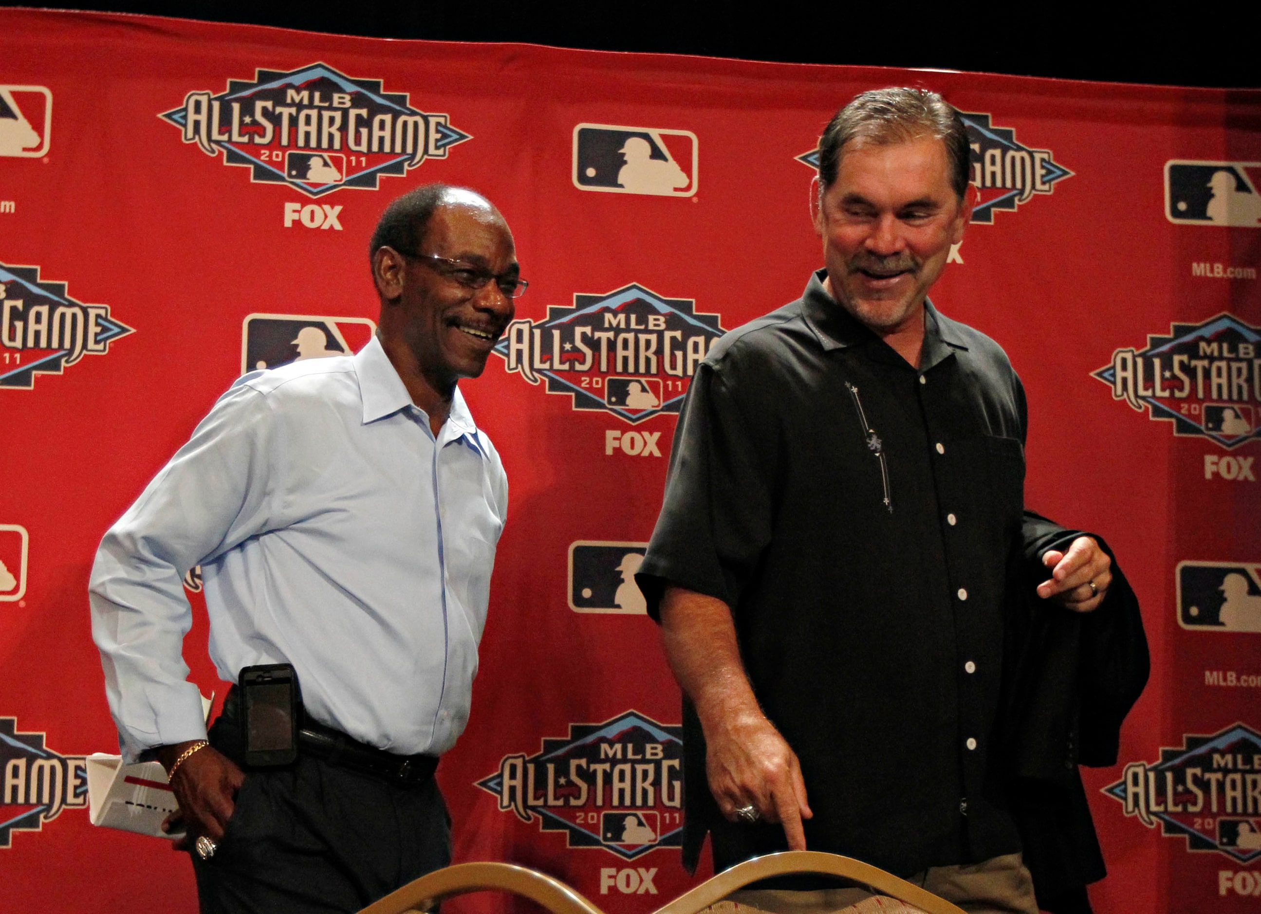 Texas Rangers manager Ron Washington (left) and San Francisco Giants manager Bruce Bochy...