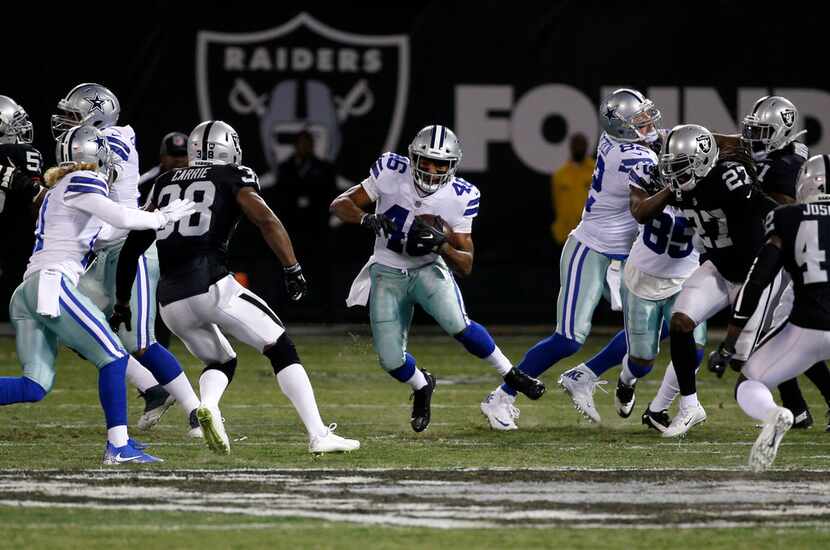 Dallas Cowboys running back Alfred Morris (46) moves the ball against the Oakland Raiders in...