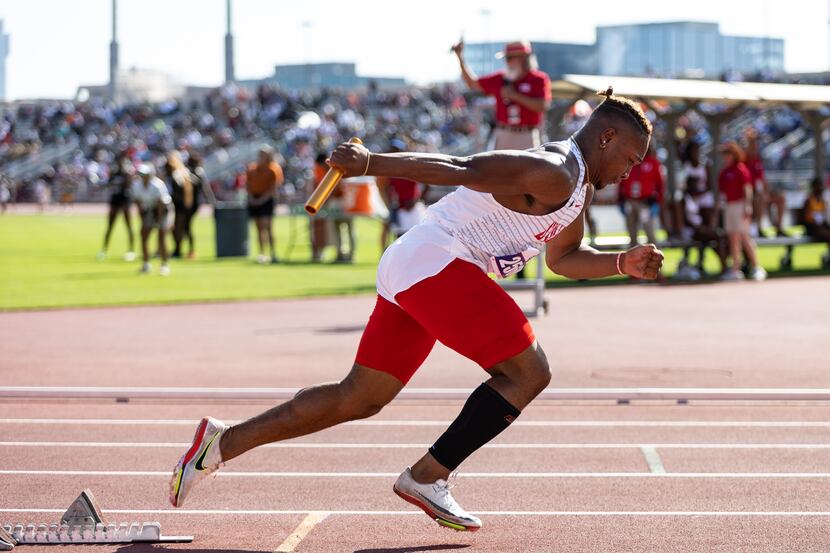 Caden Durham leads off the boys 4x100-meter relay for Duncanville at last year's UIL state...