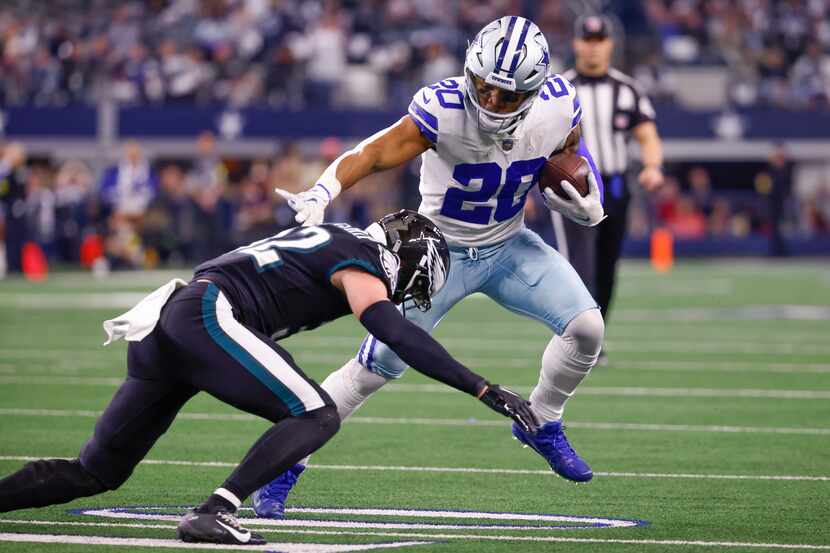 Dallas Cowboys' Tony Pollard catches a pass in front of Philadelphia Eagles' Reed...