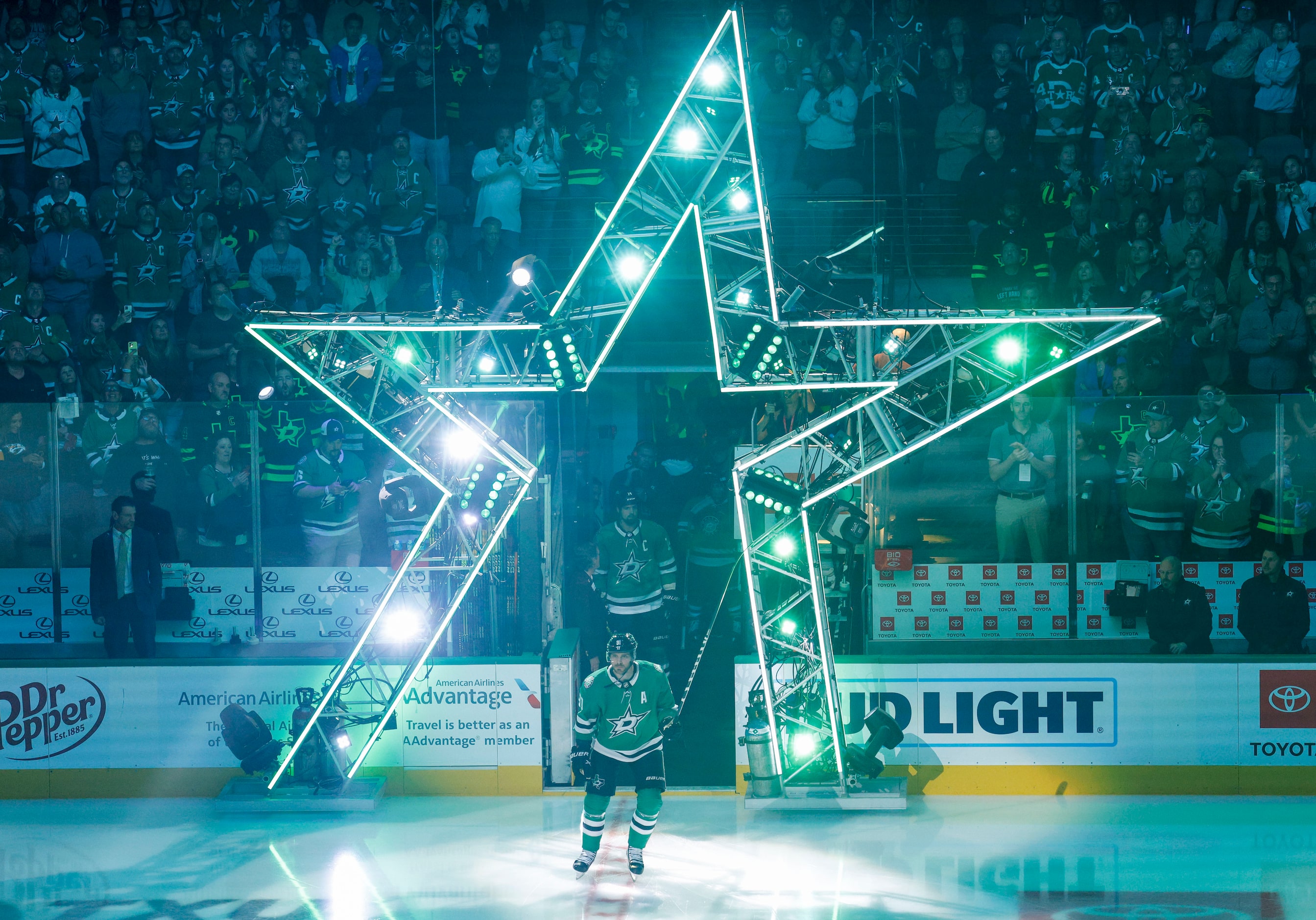 Dallas Stars center Tyler Seguin (91) takes the ice before the first period of the home...