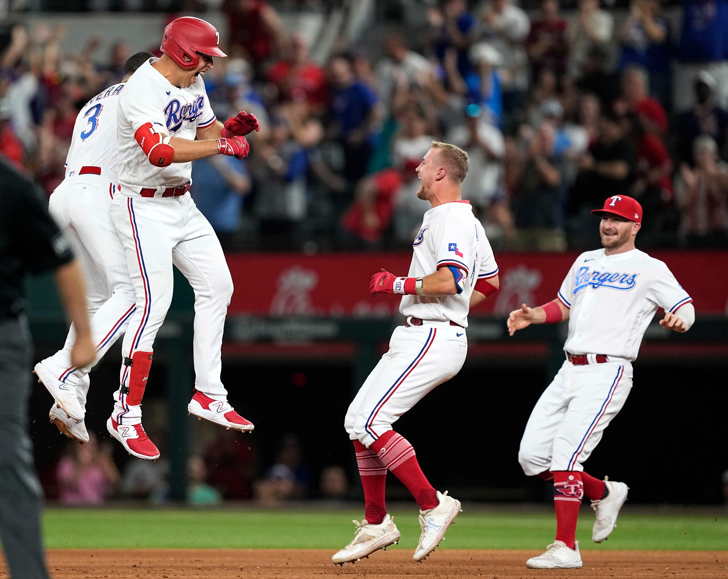 Nathaniel Lowe talks Rangers Hot Start  The Texas Rangers are rolling! Nathaniel  Lowe discusses the dominance from Nathan Eovaldi early on and the depth the  team has shown on both sides