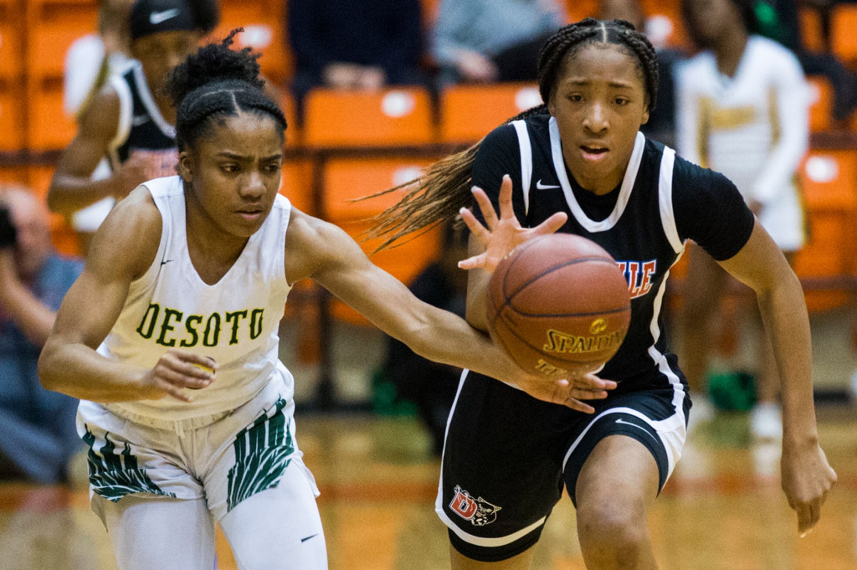 DeSoto's Kayla Glover (3) and Duncanville's Nyah Wilson (33) reach for a loose ball during...