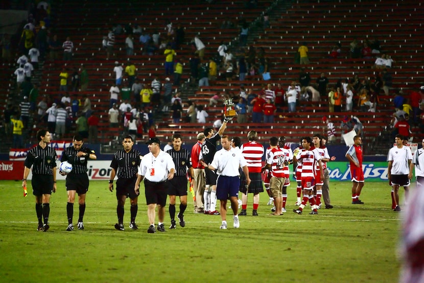 Dario Sala raises the Brimstone Cup in victory. (9-9-07)