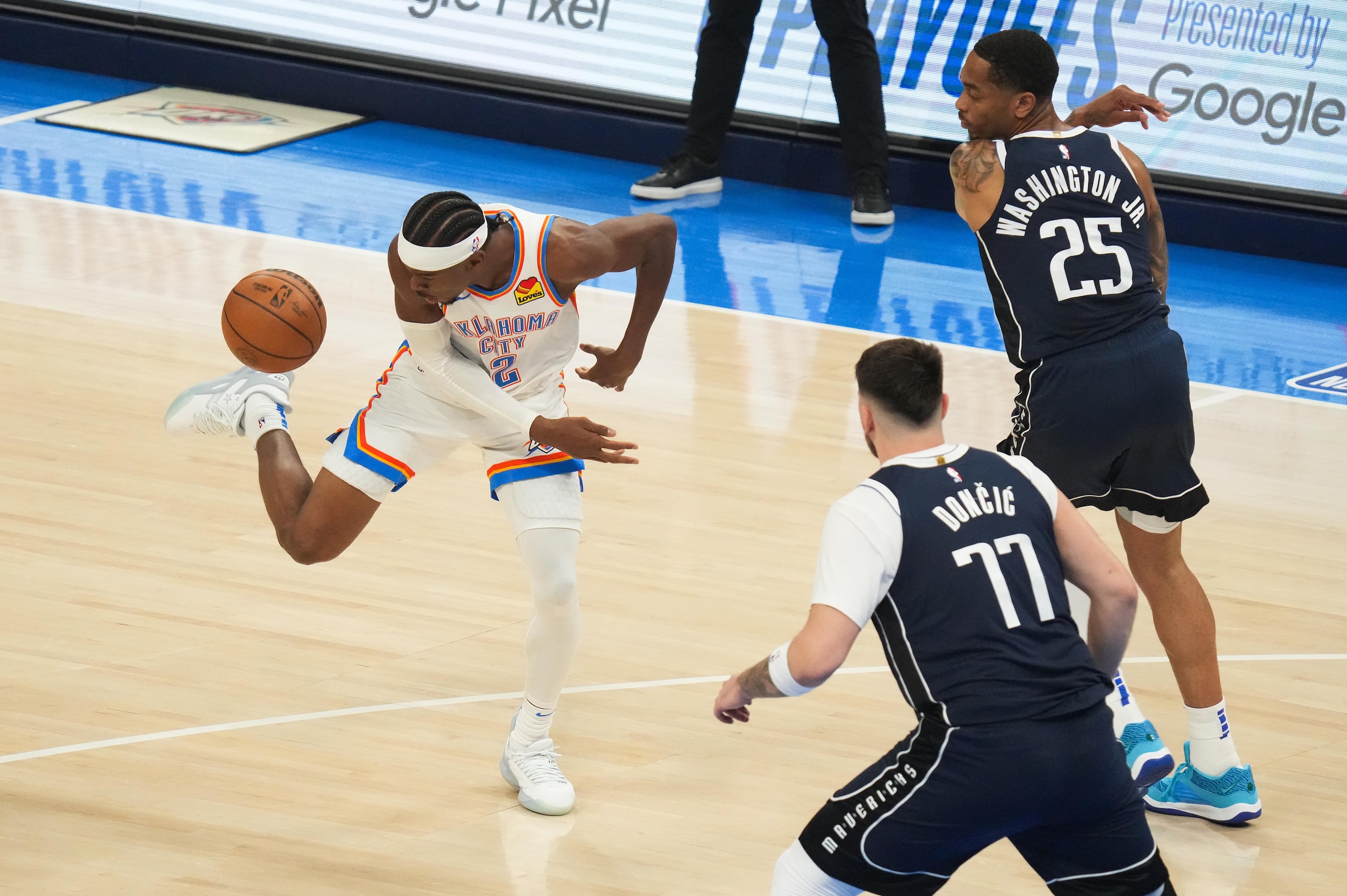 Oklahoma City Thunder guard Shai Gilgeous-Alexander (2) loses the ball as Dallas Mavericks...