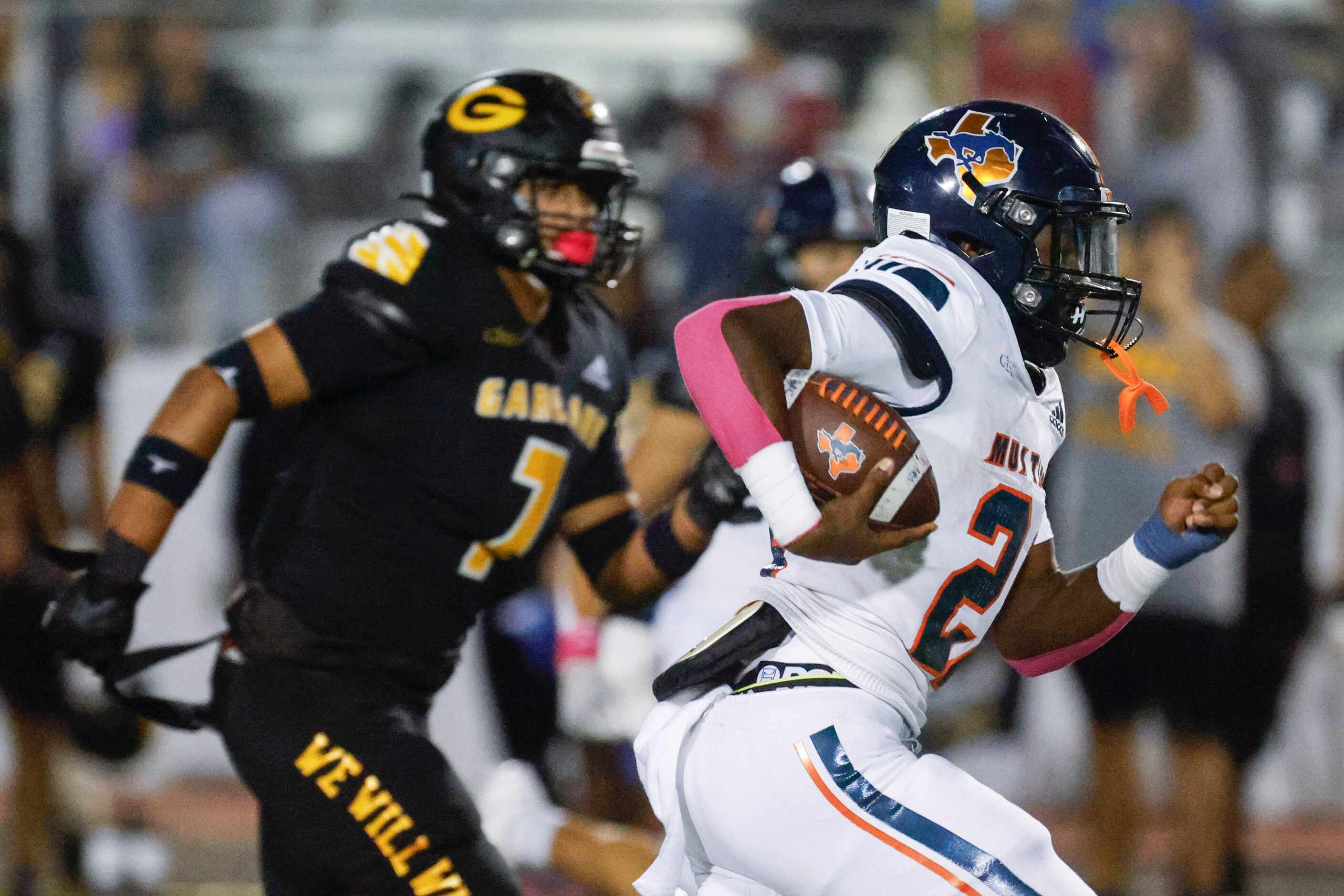 Sachse high school’s Brendon Haygood (28) runs with the ball during the second half of a...