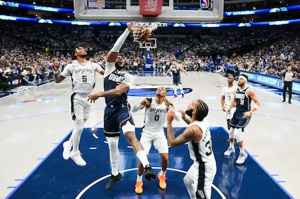 Dallas Mavericks center Daniel Gafford (21) dunked over San Antonio Spurs guard Stephon...