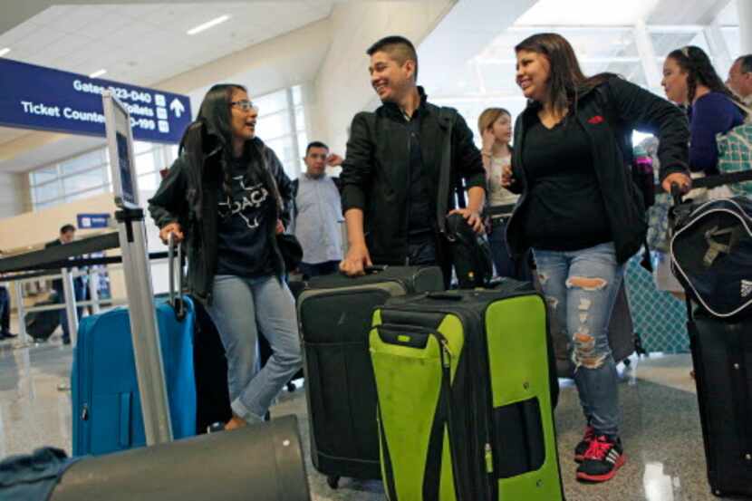 Areli Zárate, Paul Quiñónez y and Dulce Elías Martínez antes de viajar a México como parte...
