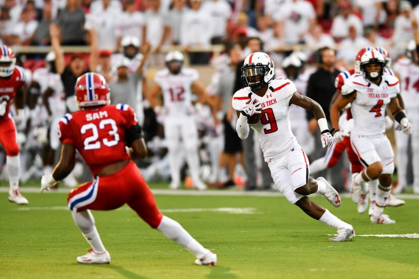 LUBBOCK, TX - SEPTEMBER 17: Wide receiver Jonathan Giles #9 of the Texas Tech Red Raiders...