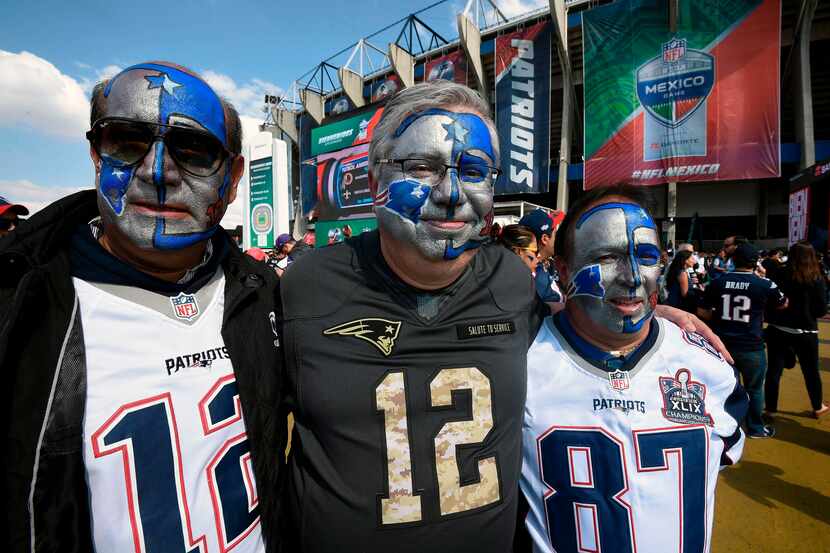 Los aficionados mexicanos se pintan solos para ponerle color a los juegos de la NFL en...