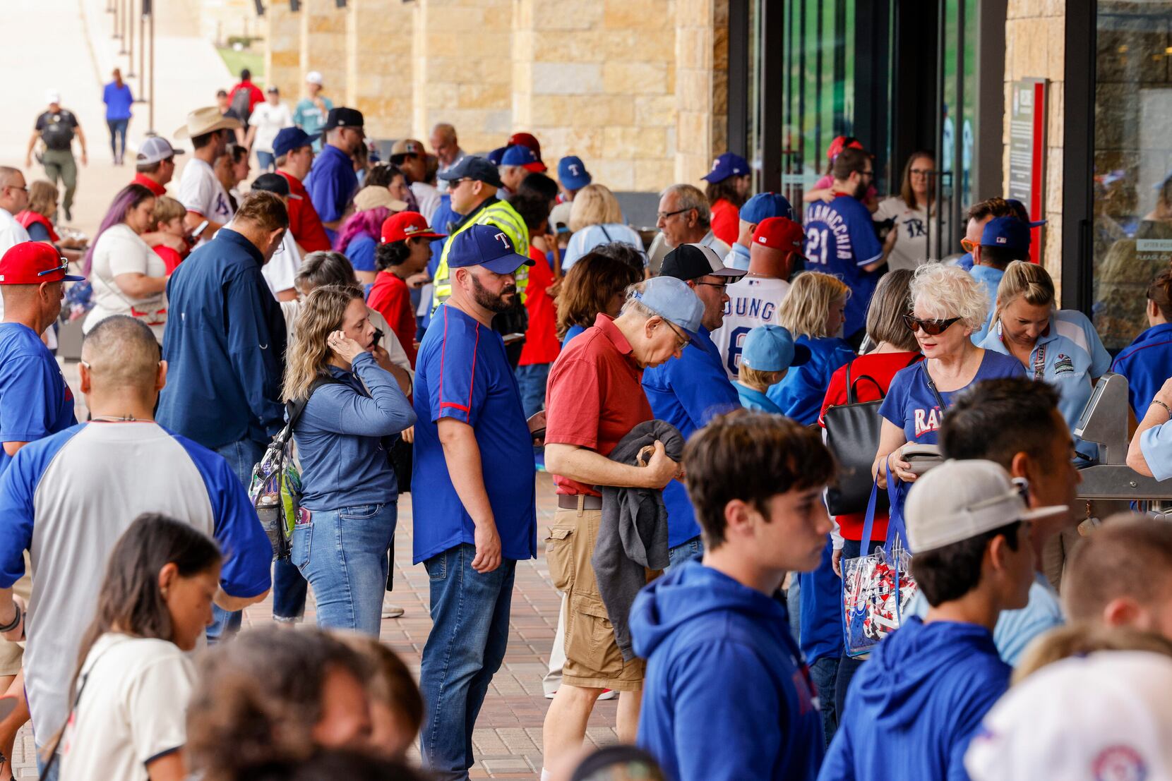 Cubs fans of all ages getting pumped about possibilities, Local News