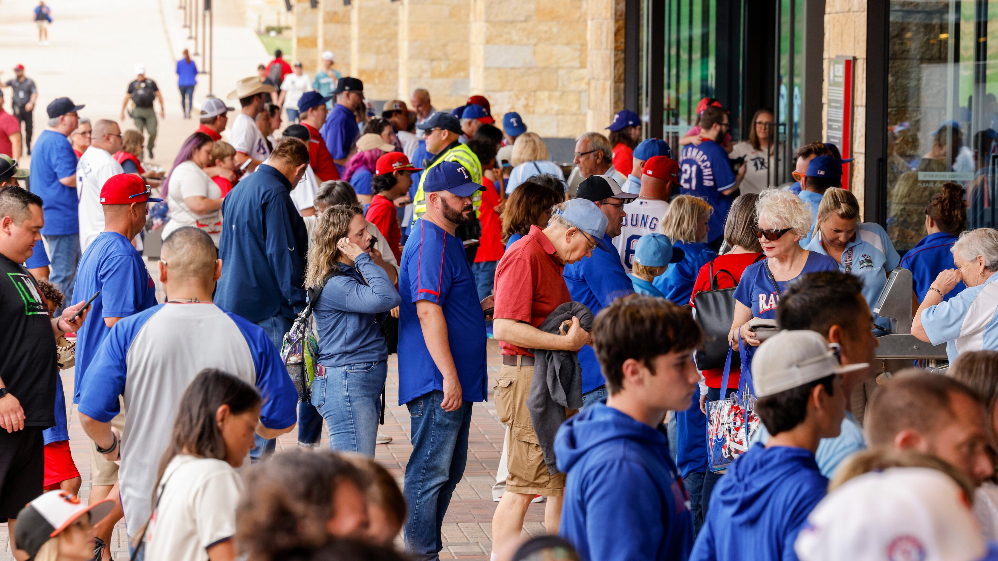 Minnesota Twins - We're expecting large crowds tonight, please