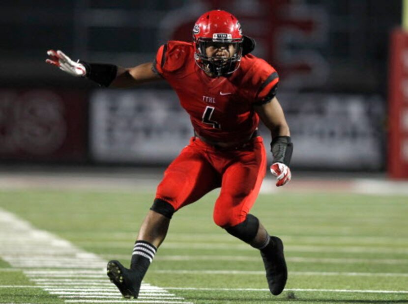 Cedar Hill linebacker Richard Moore (4) pursues on defense in the football game between...