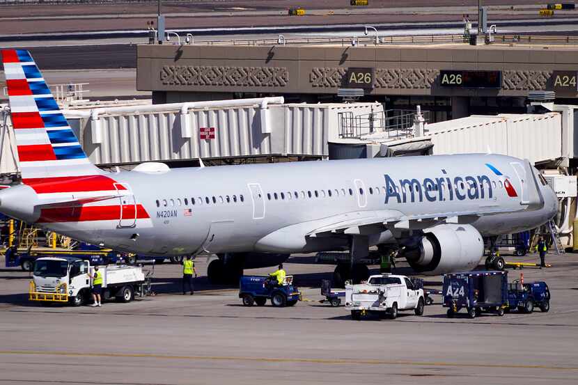 American Airlines y otras aerolíneas están cancelando miles de vuelos esta primavera debido...