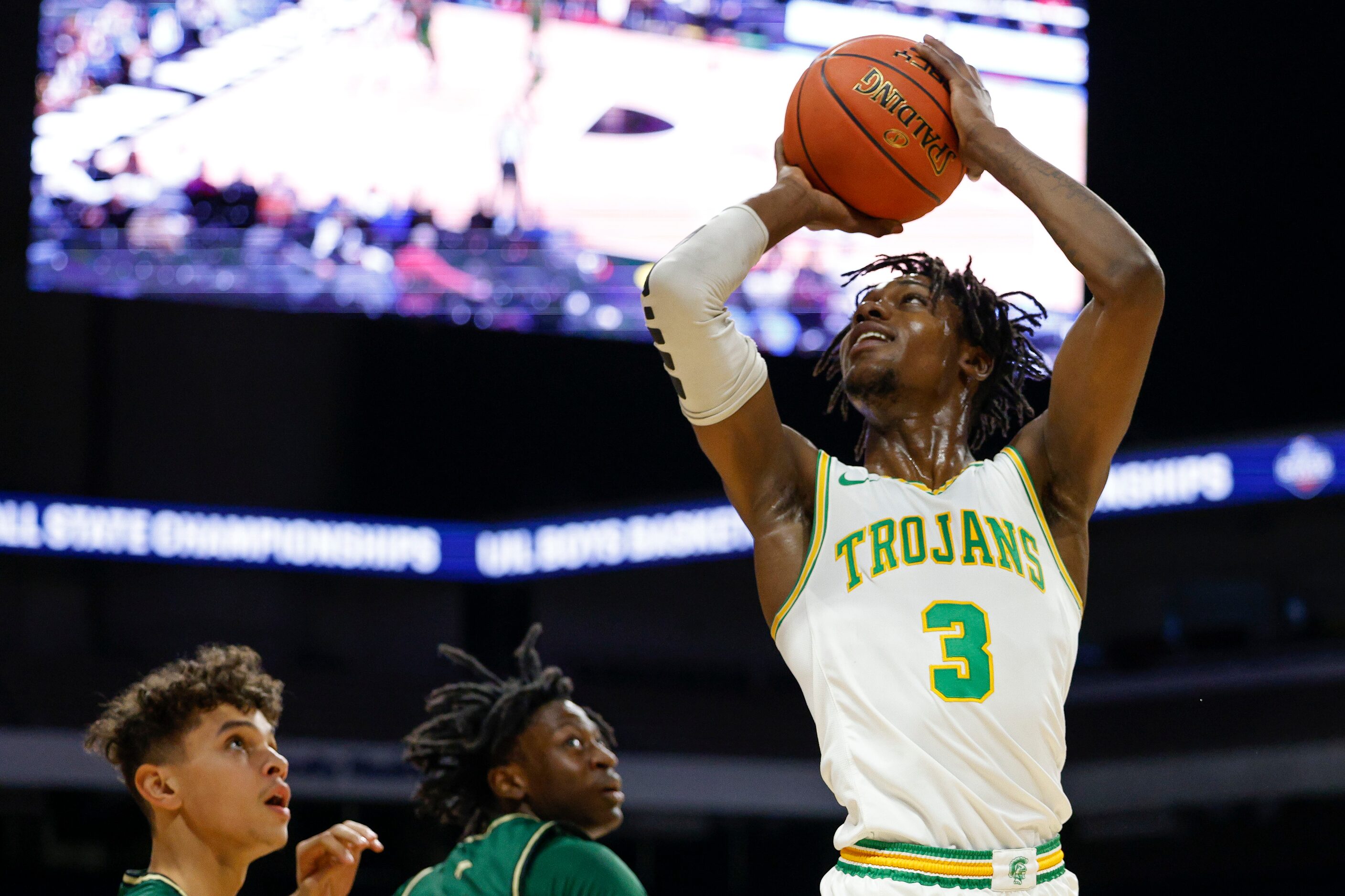 Madison forward Leonard Miles IV (3) attempts a shot over San Antonio Cole center Marcel...