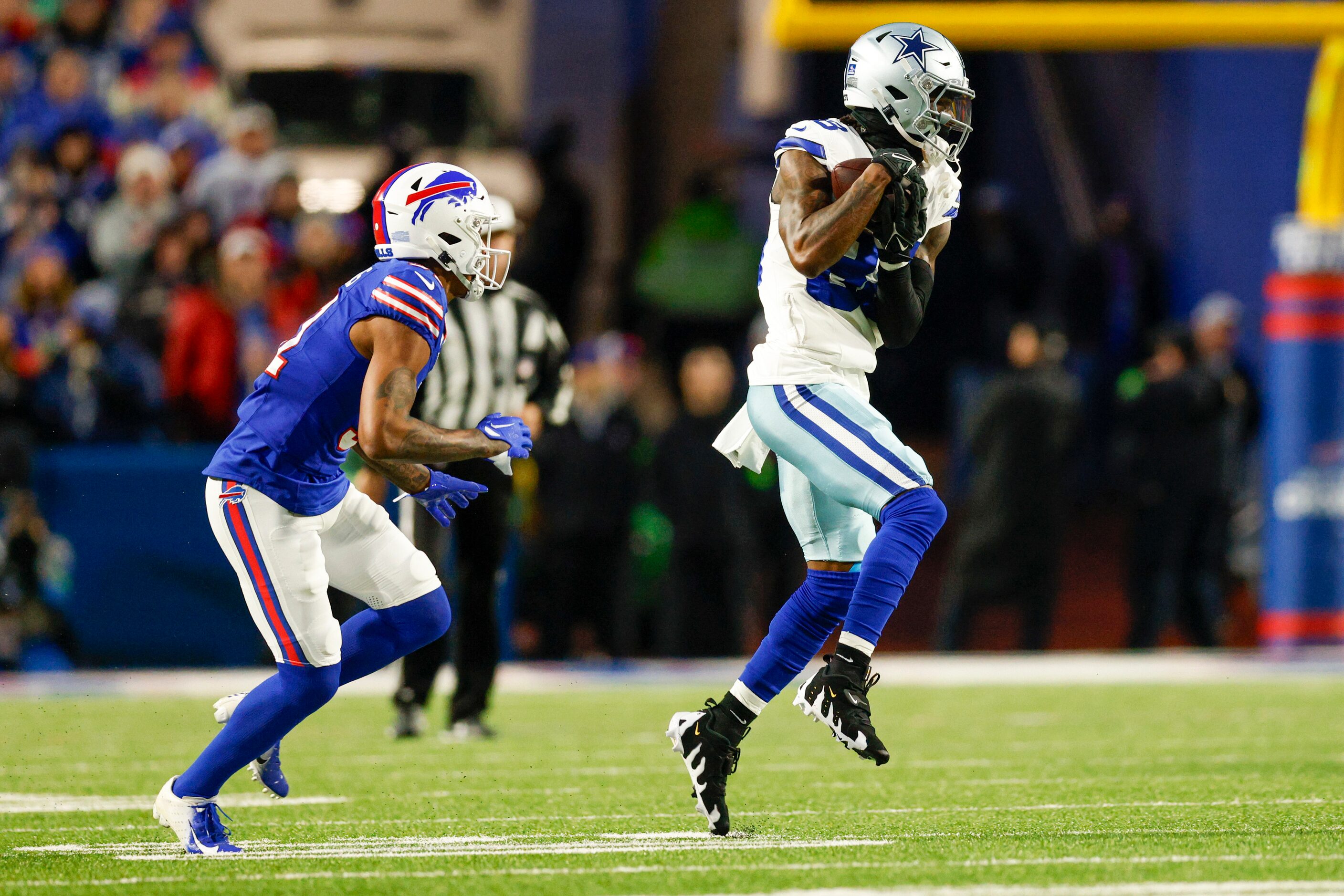 Dallas Cowboys wide receiver CeeDee Lamb (88) makes a catch ahead of Buffalo Bills...